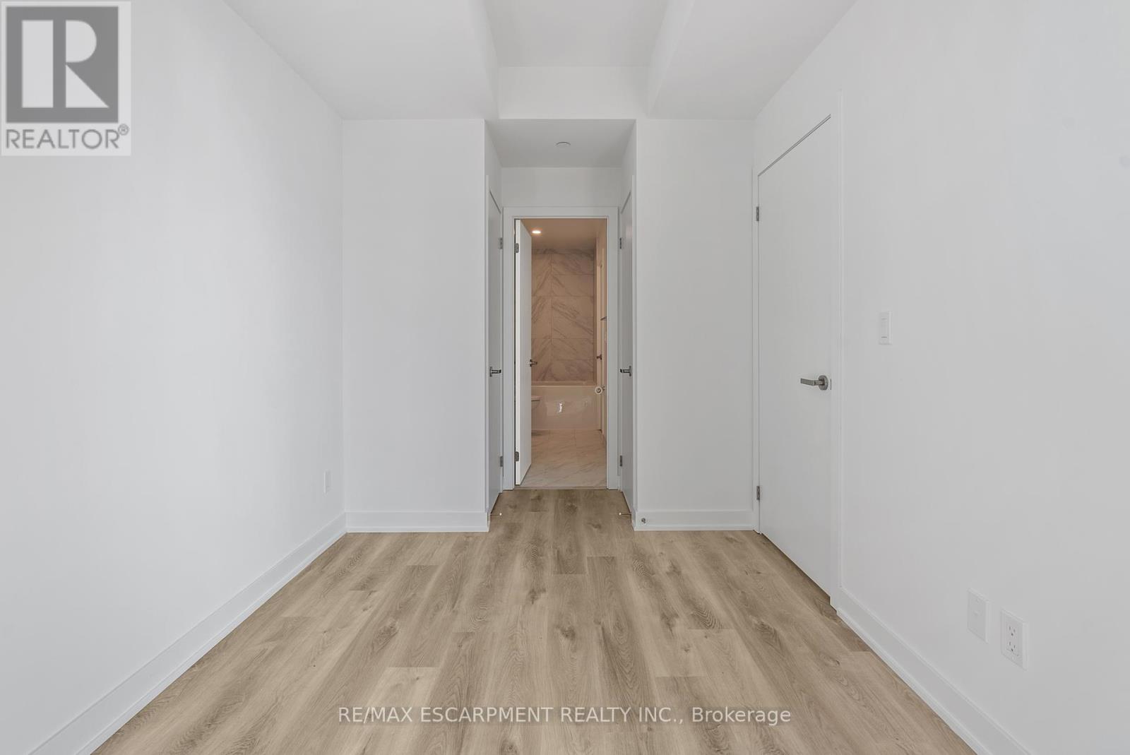 Photo 16 of 2106 370 Martha Street, Burlington ON