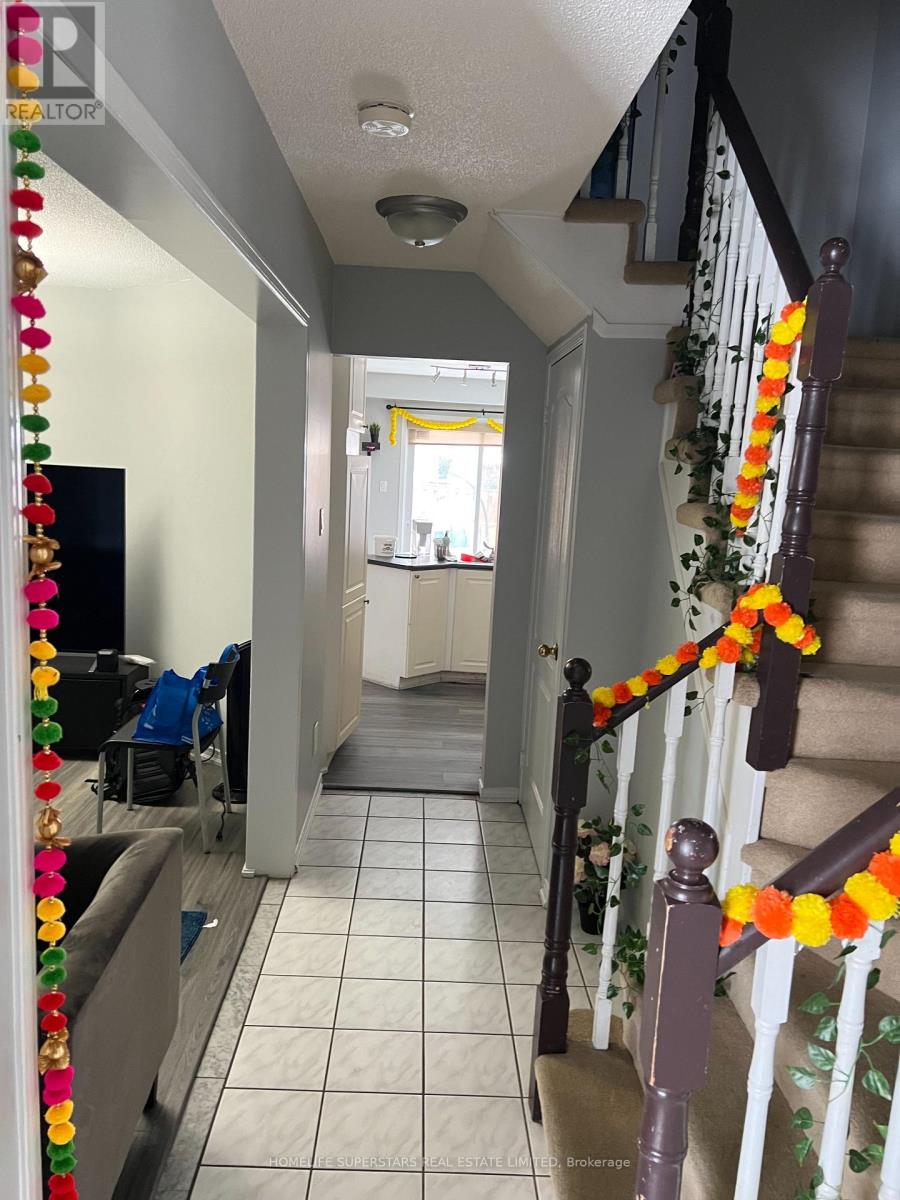 Photo 3 of 6119 Clover Ridge Crescent, Mississauga ON
