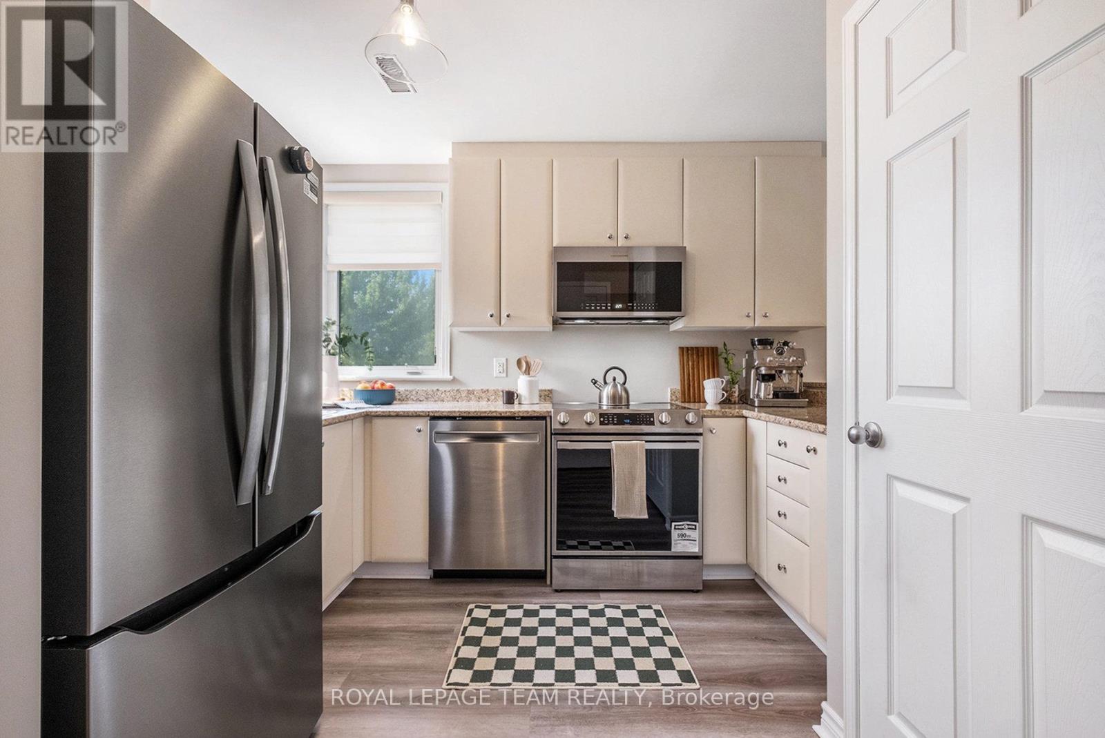Photo 11 of 58 168 Urbancrest Private, Ottawa ON