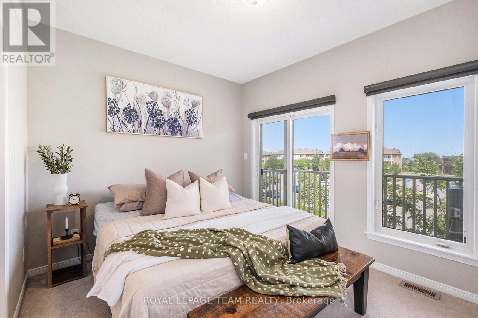 Photo 12 of 58 168 Urbancrest Private, Ottawa ON