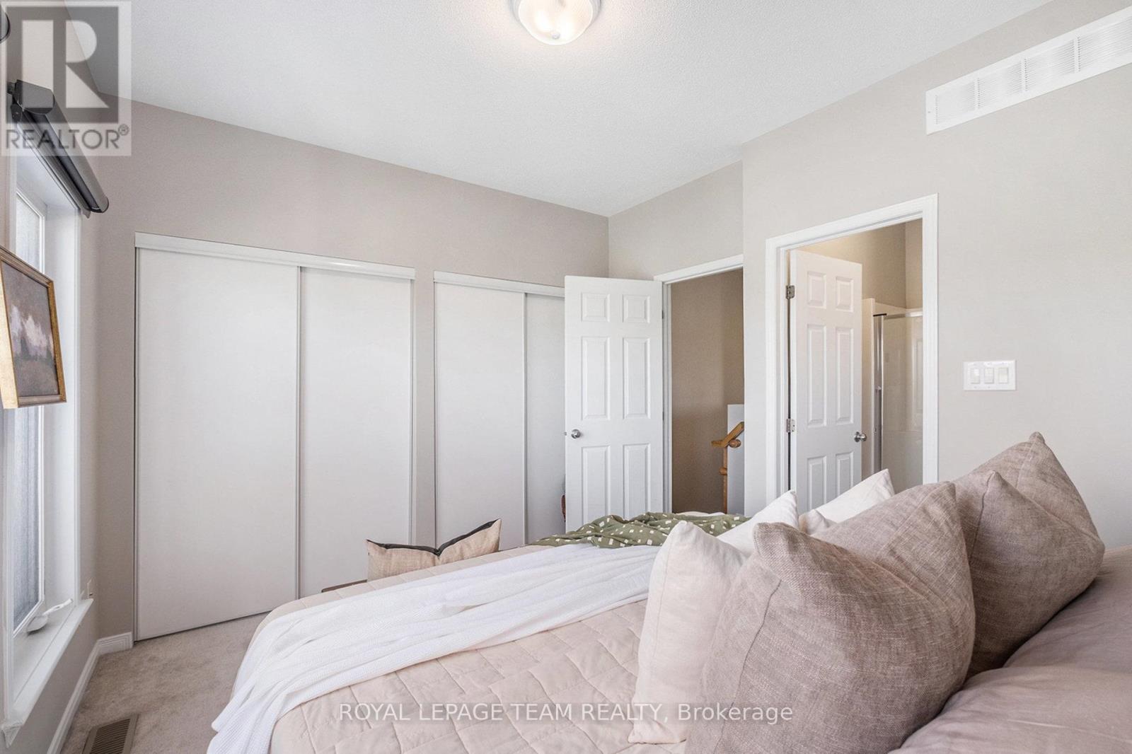 Photo 14 of 58 168 Urbancrest Private, Ottawa ON