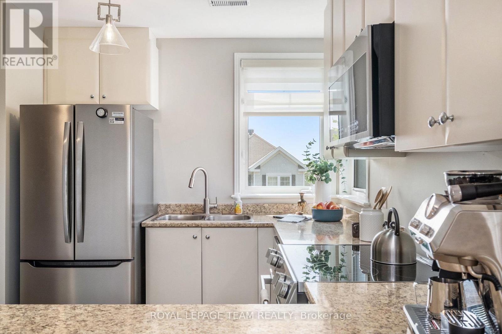 Photo 9 of 58 168 Urbancrest Private, Ottawa ON