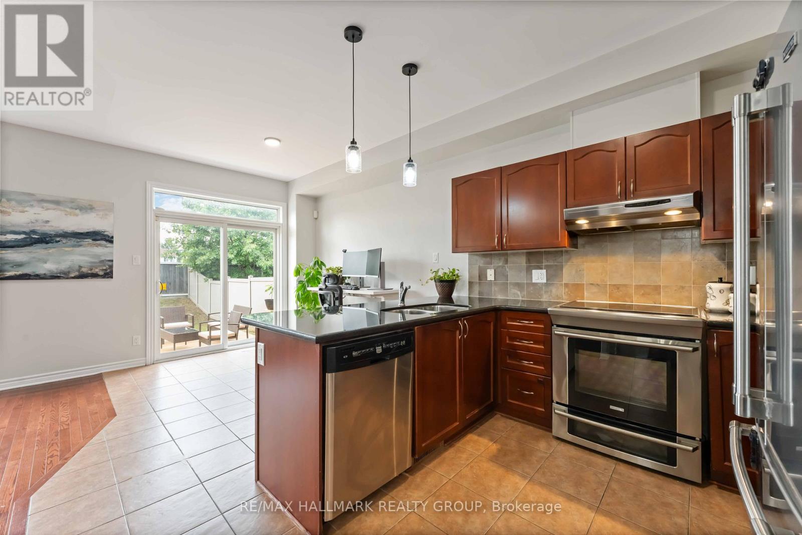 Photo 10 of 656 Everlasting Crescent, Ottawa ON