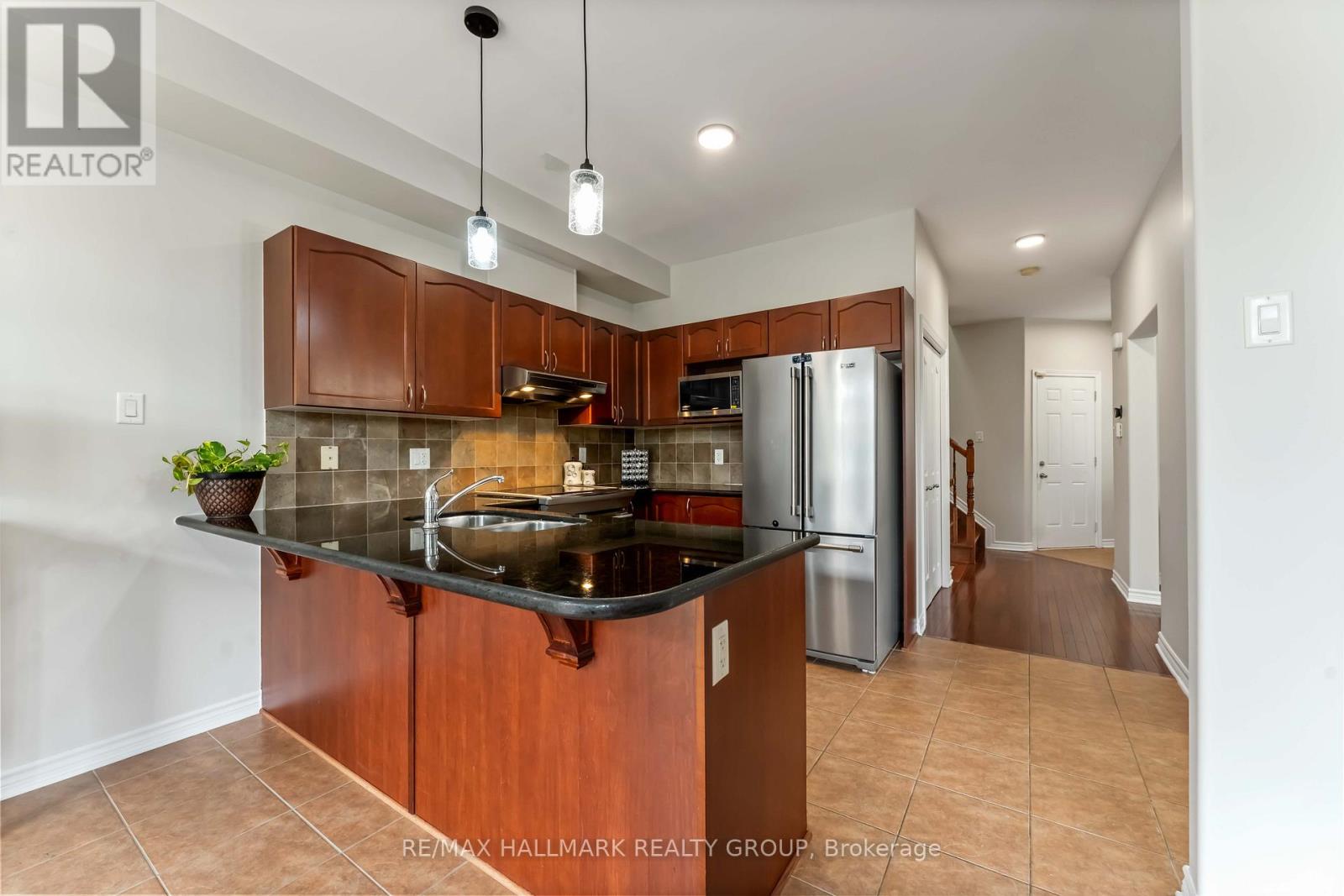 Photo 11 of 656 Everlasting Crescent, Ottawa ON