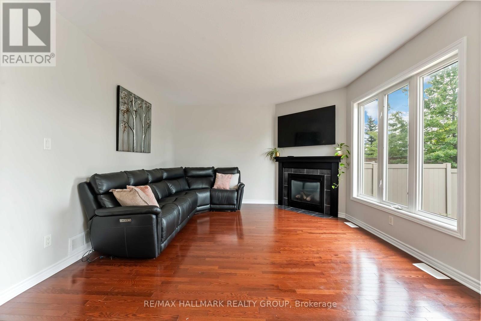 Photo 15 of 656 Everlasting Crescent, Ottawa ON
