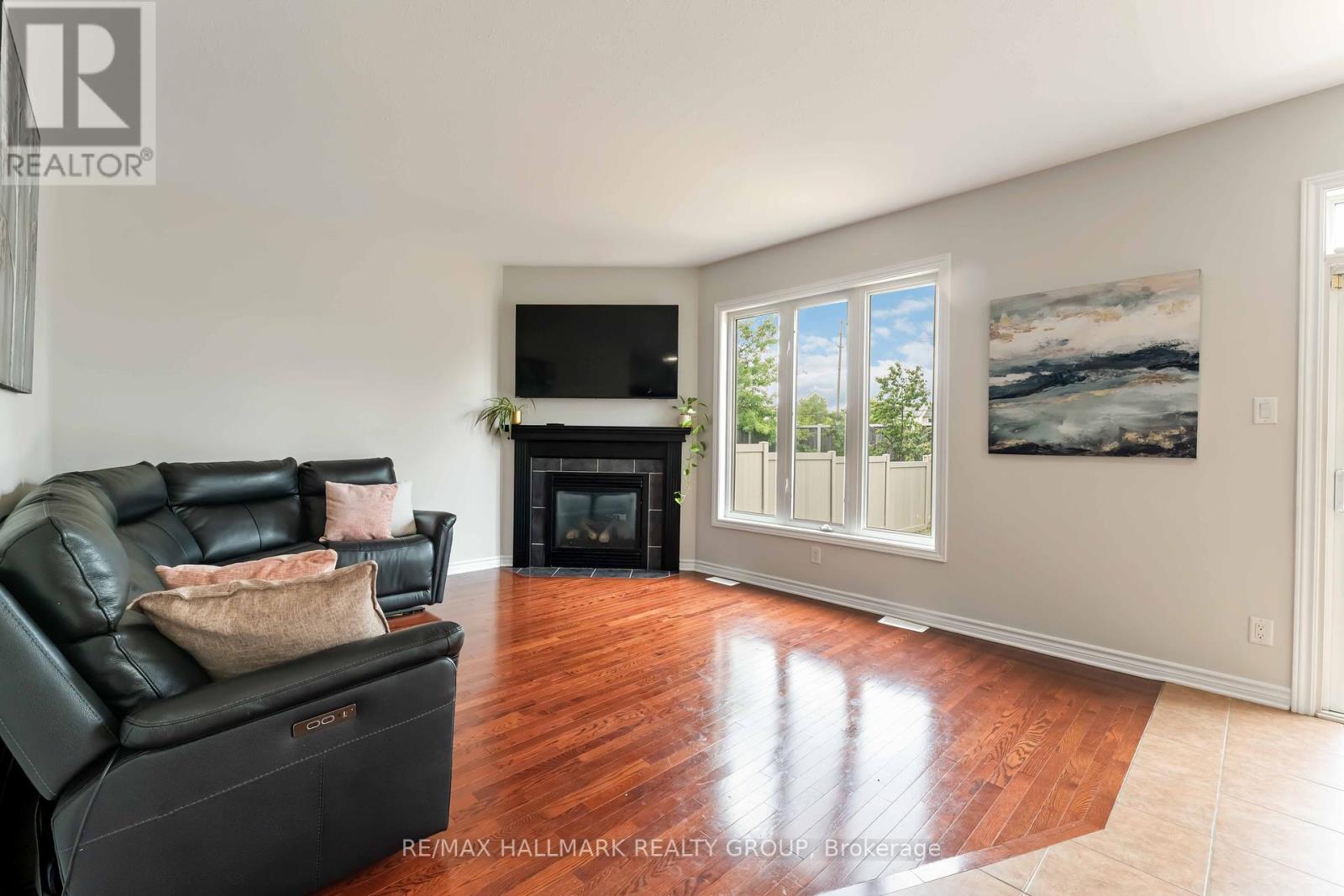 Photo 16 of 656 Everlasting Crescent, Ottawa ON