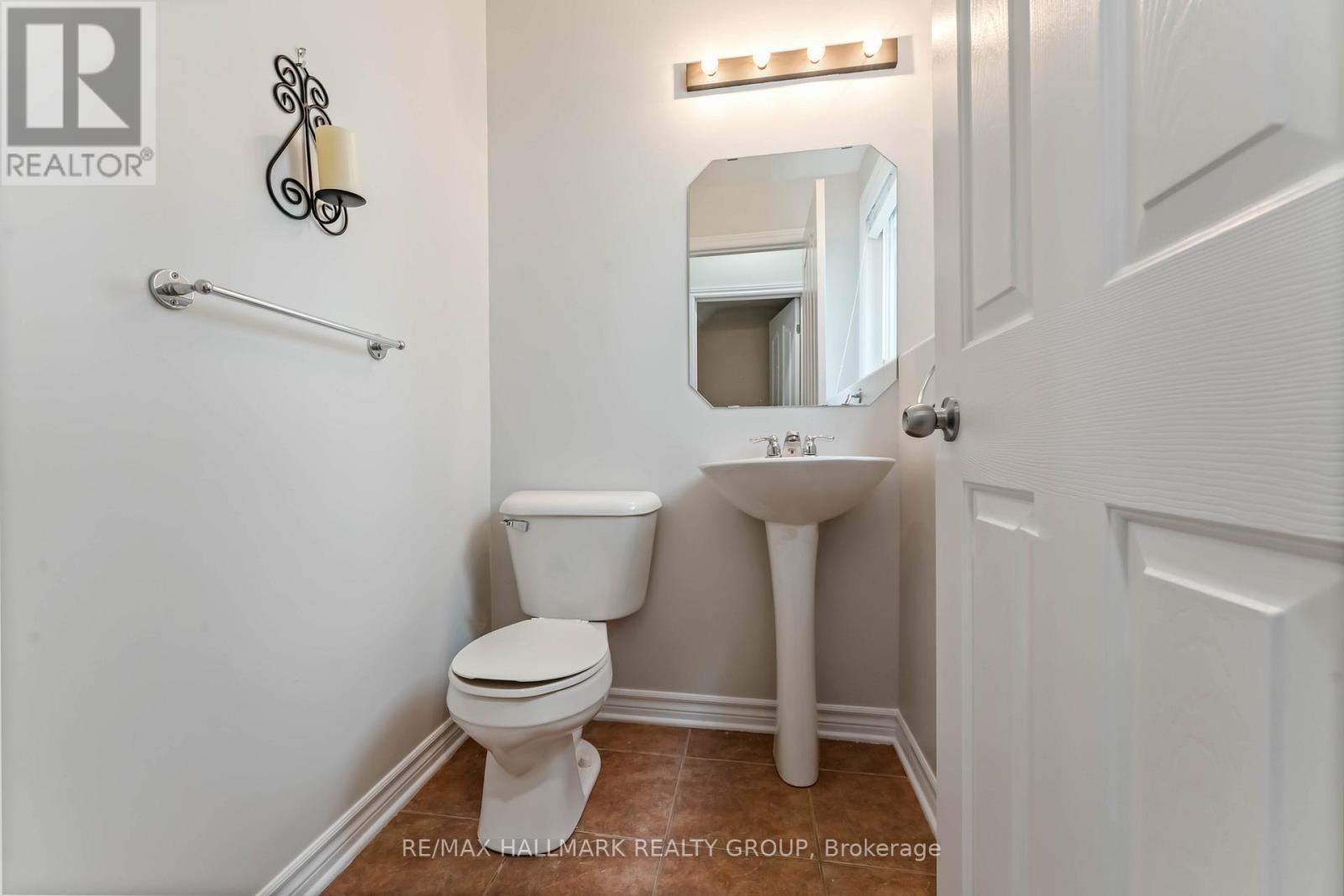 Photo 17 of 656 Everlasting Crescent, Ottawa ON