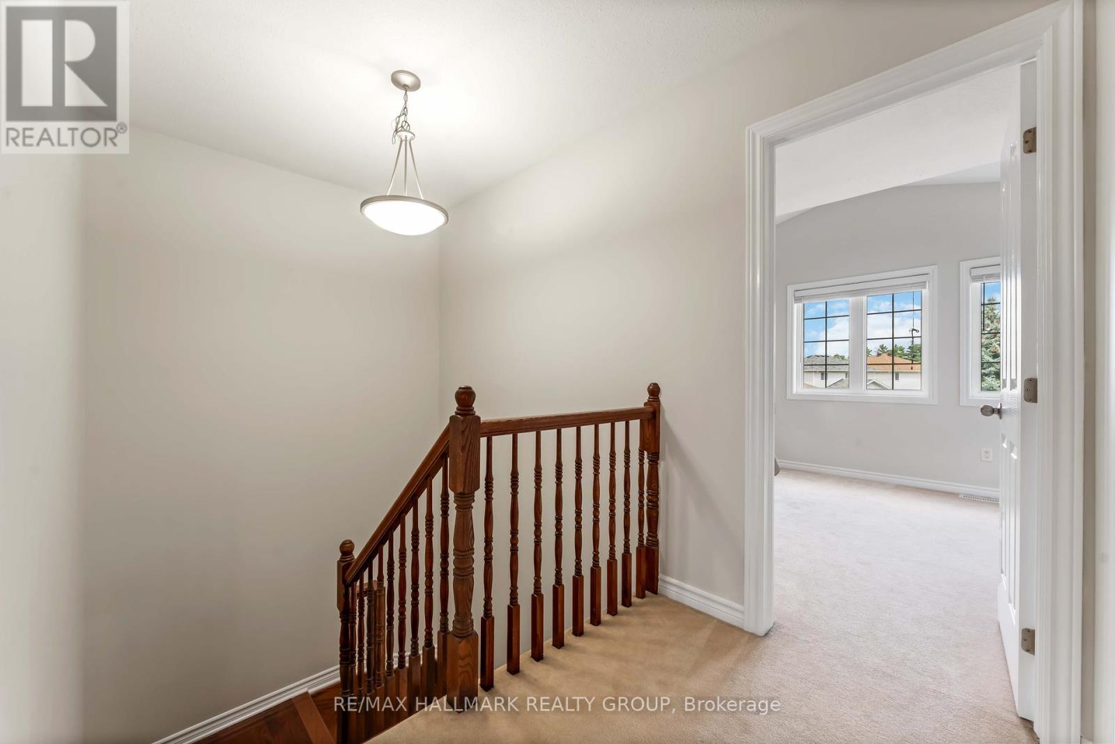 Photo 18 of 656 Everlasting Crescent, Ottawa ON