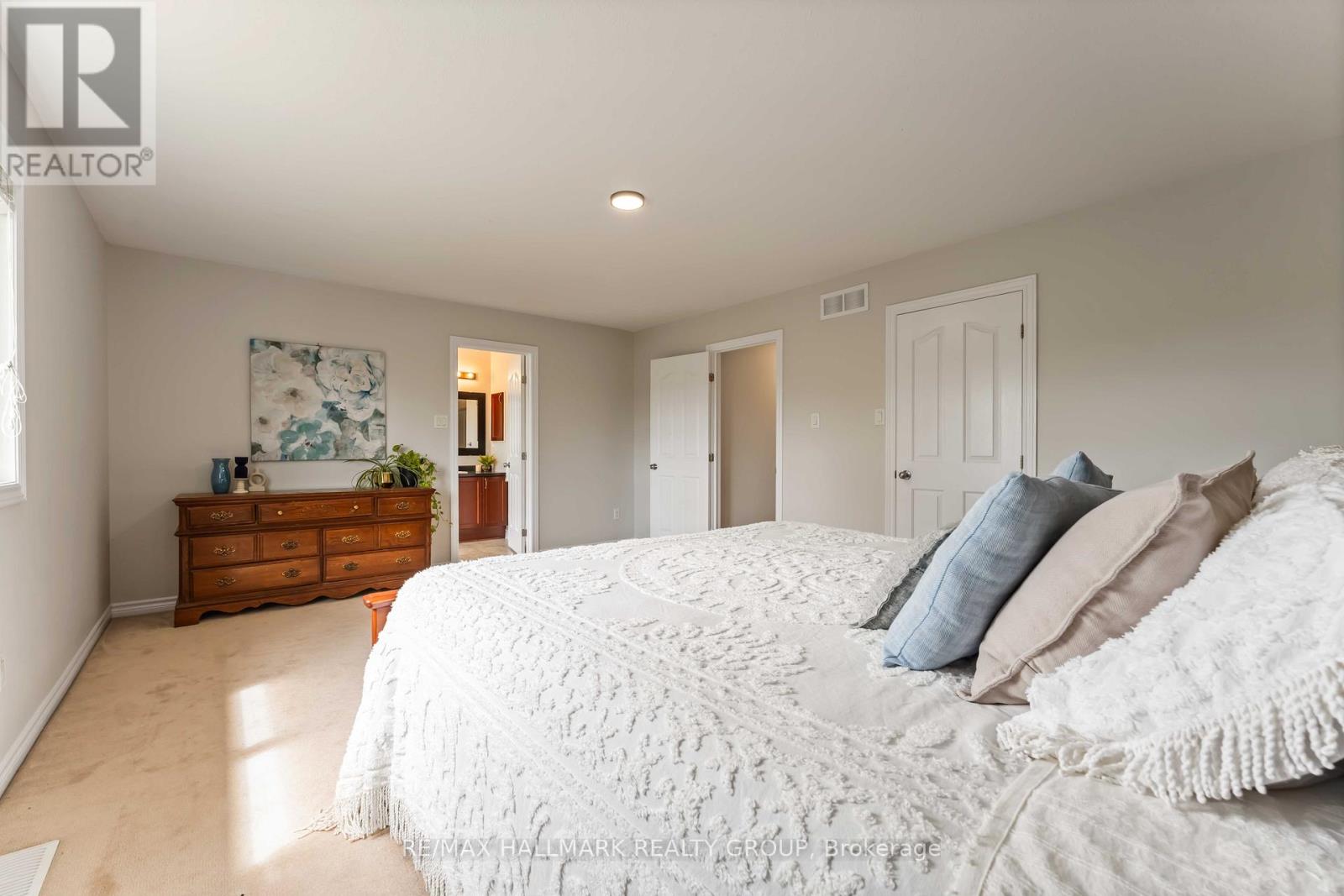 Photo 20 of 656 Everlasting Crescent, Ottawa ON