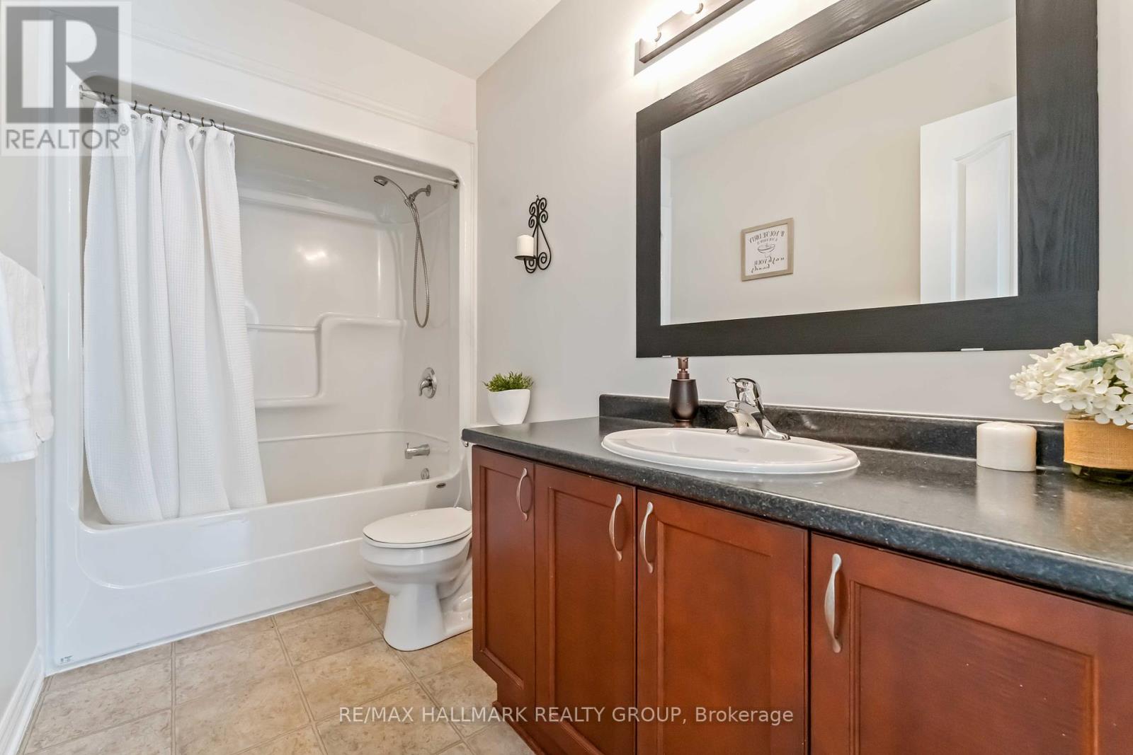 Photo 26 of 656 Everlasting Crescent, Ottawa ON