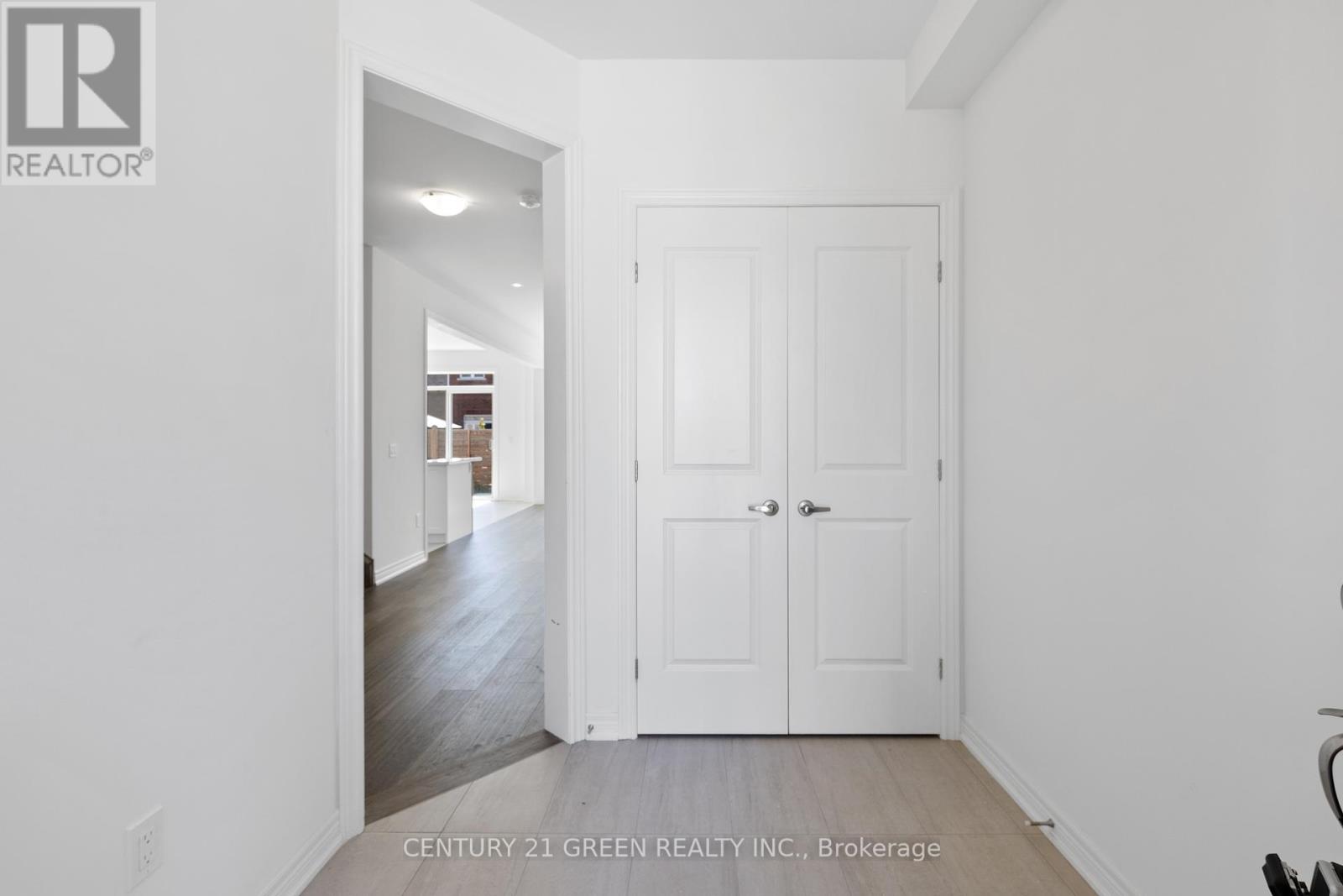 Photo 1 of Main 8 Shawbridge Court, Hamilton ON