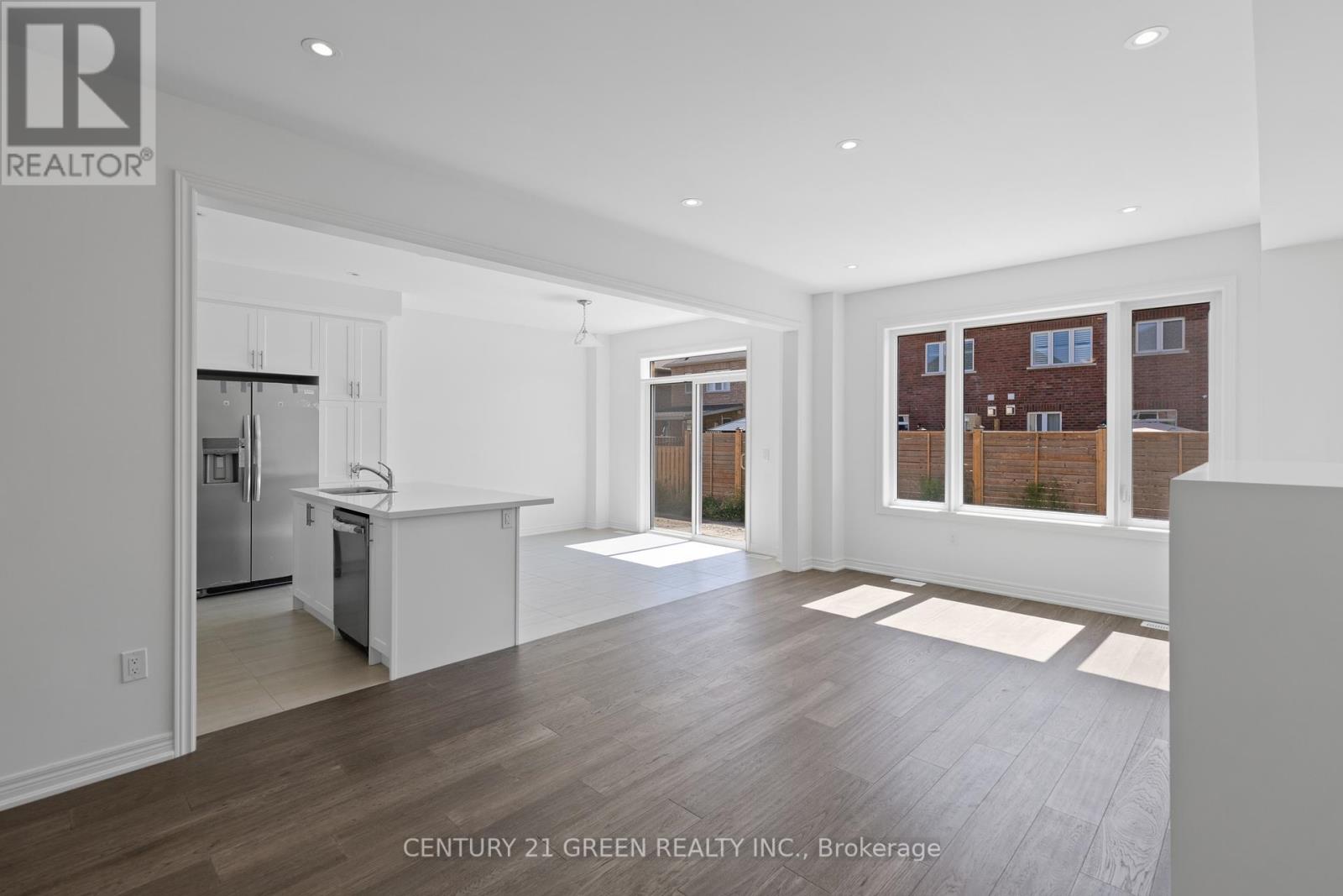 Photo 12 of Main 8 Shawbridge Court, Hamilton ON