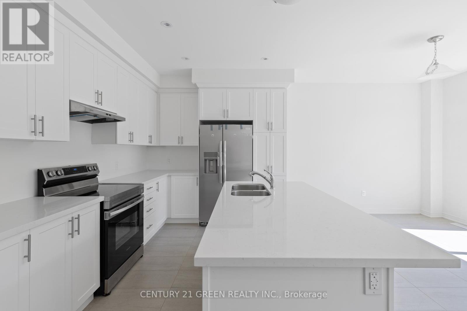 Photo 2 of Main 8 Shawbridge Court, Hamilton ON