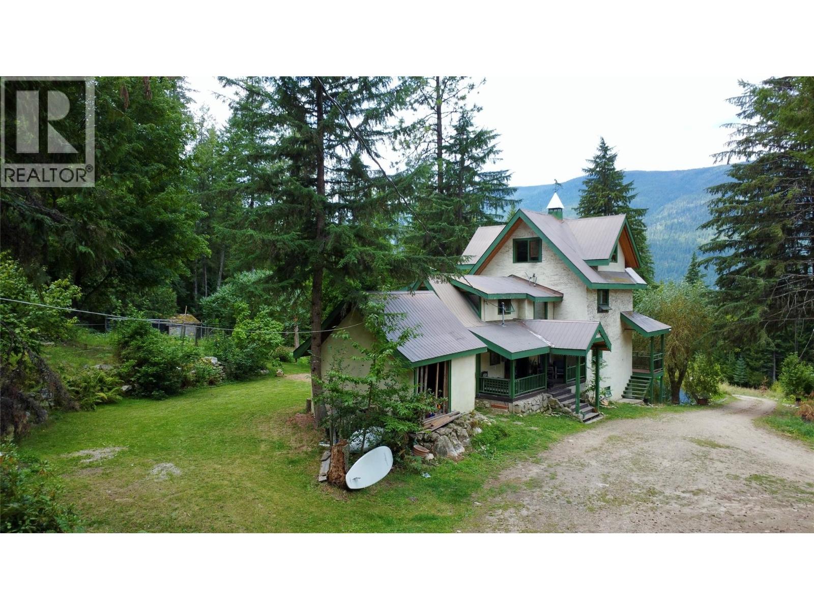 Photo 8 of 7138 Graham Road, Winlaw BC