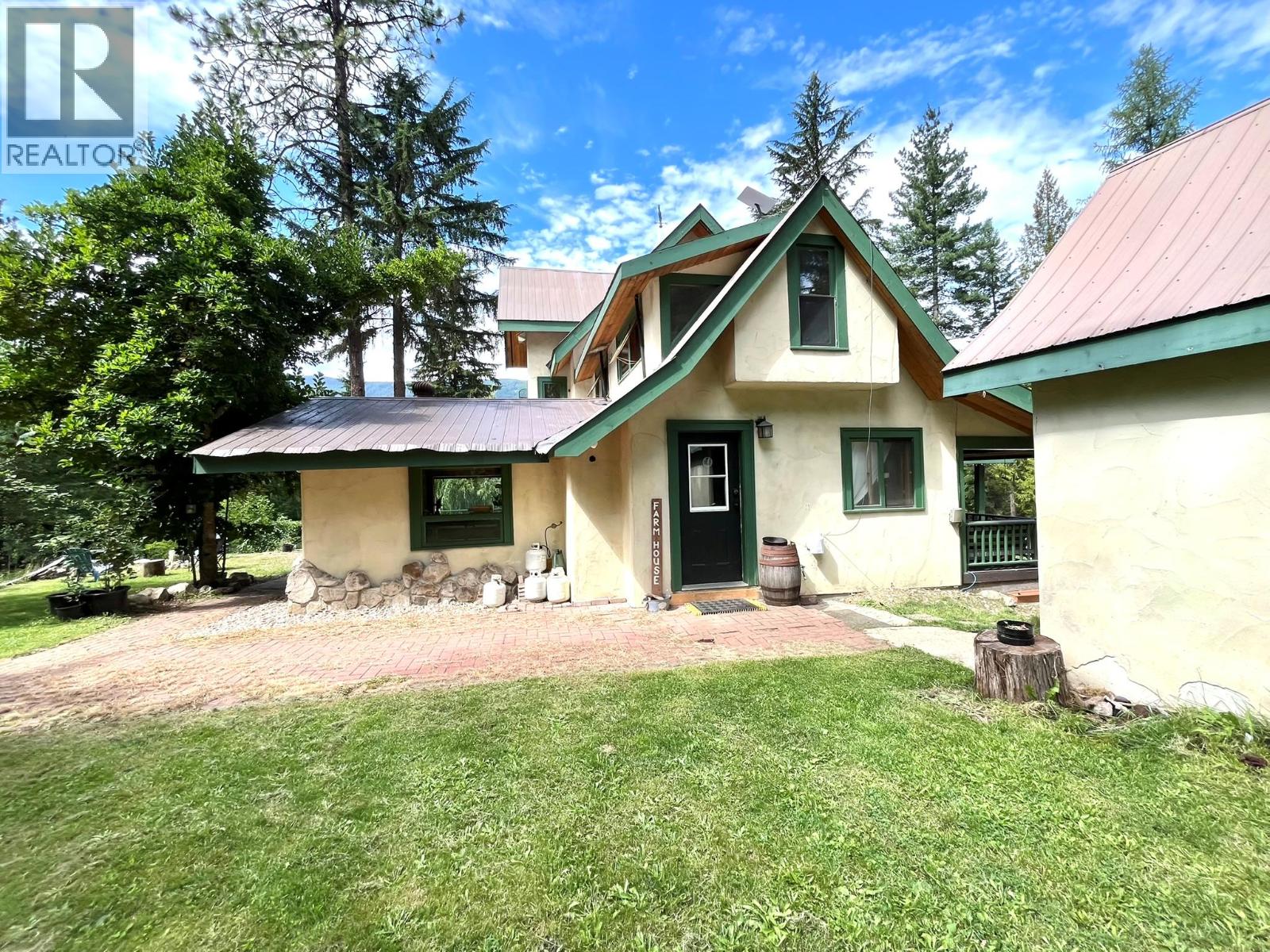 Photo 4 of 7138 Graham Road, Winlaw BC