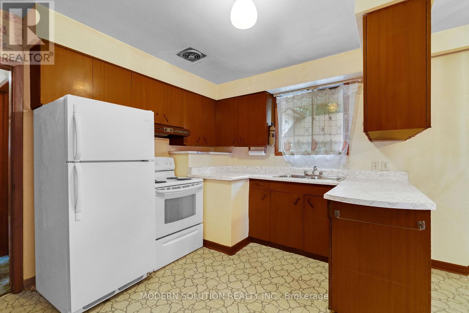 Photo 10 of 177 Eaglewood Boulevard, Mississauga ON