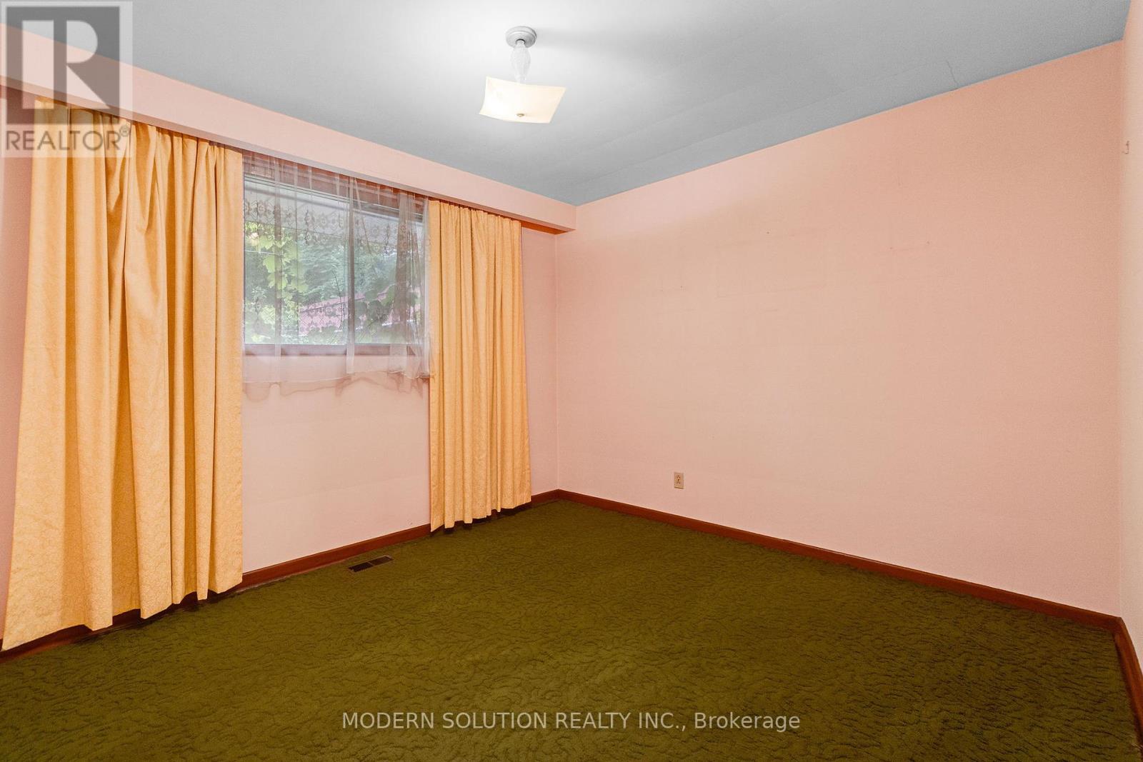 Photo 5 of 177 Eaglewood Boulevard, Mississauga ON