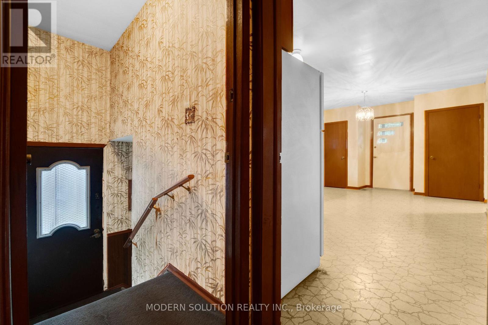 Photo 35 of 177 Eaglewood Boulevard, Mississauga ON