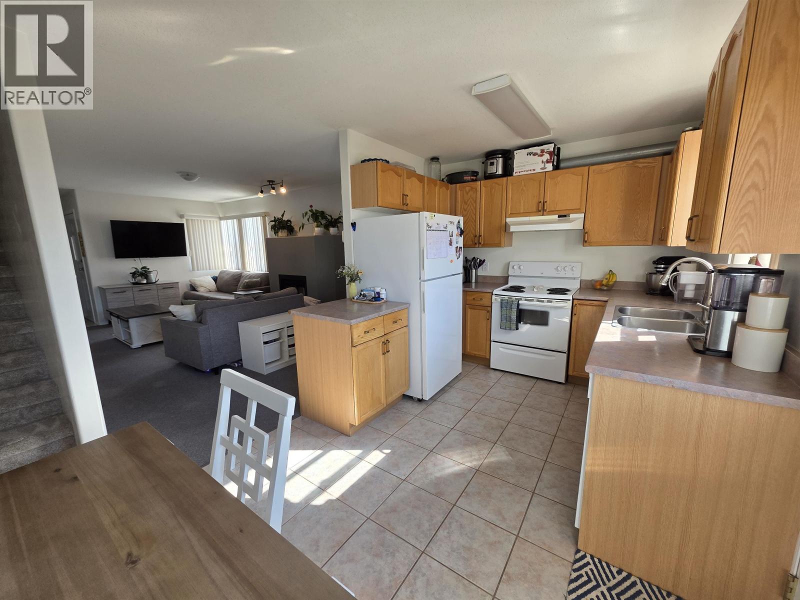 101 4822 LAZELLE AVENUE, Terrace