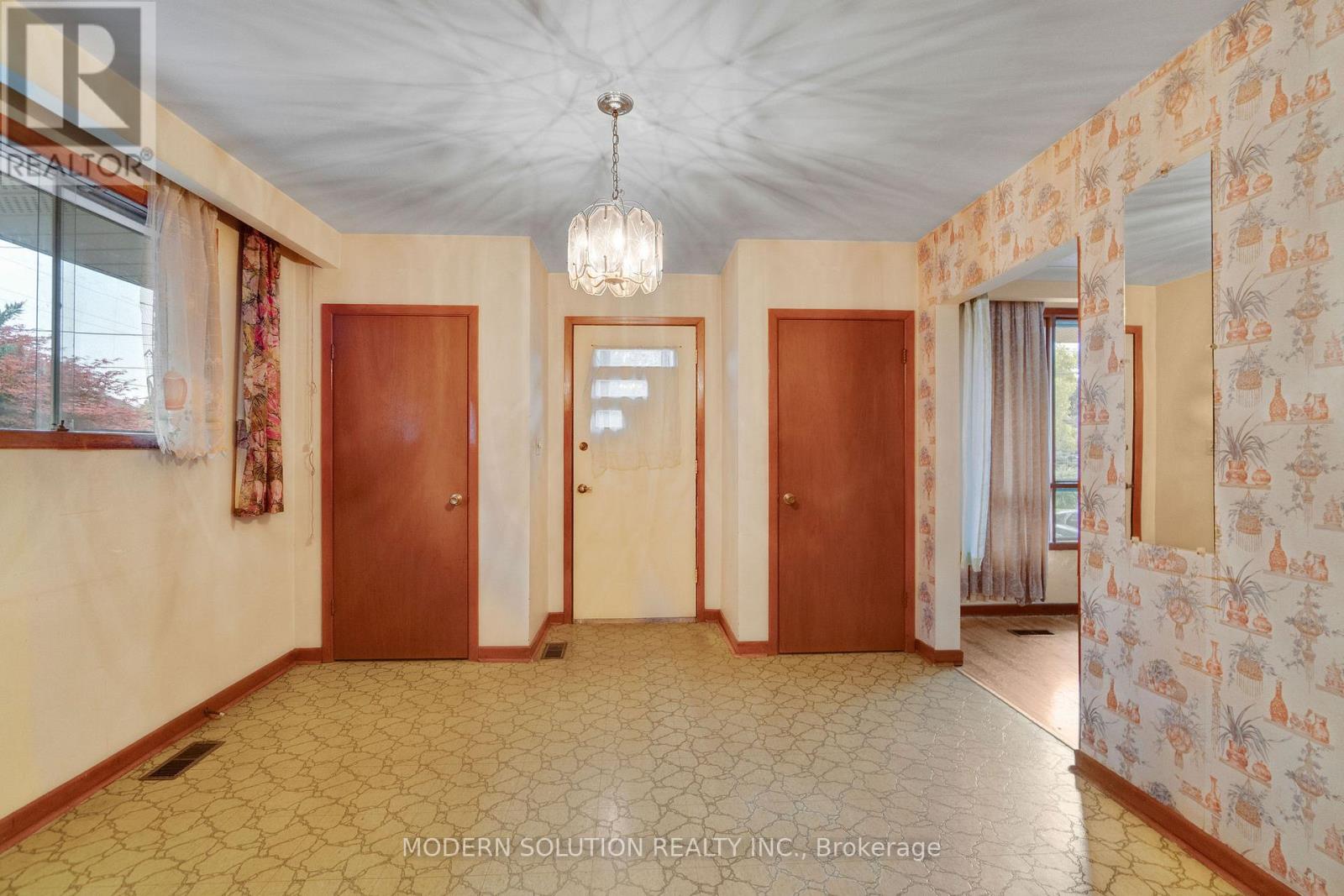 Photo 12 of 177 Eaglewood Boulevard, Mississauga ON