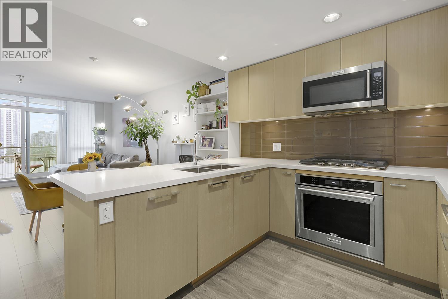 Photo 8 of 2107 3093 Windsor Gate, Coquitlam BC
