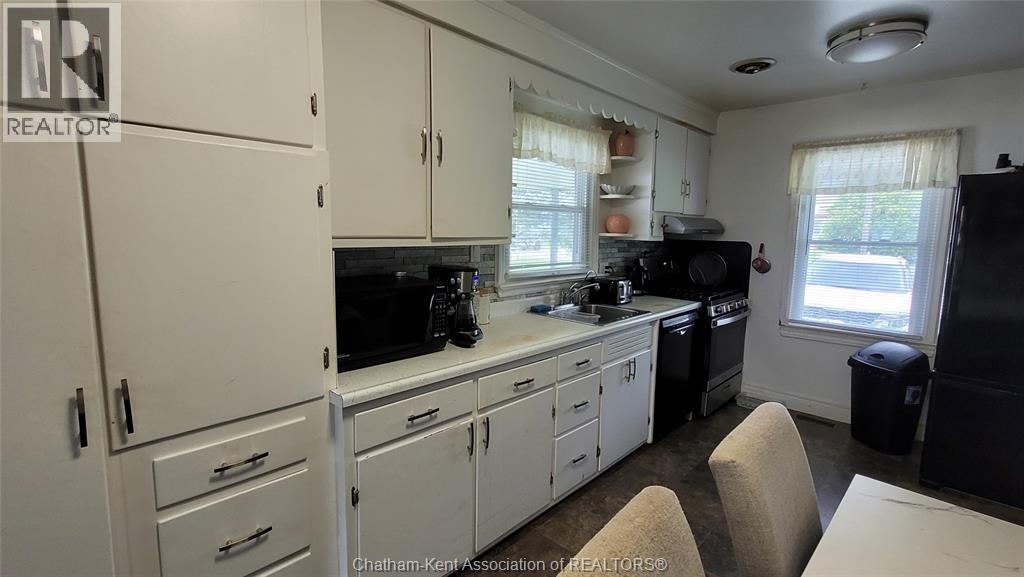 Photo 2 of 54 Dundas Street, Wallaceburg ON