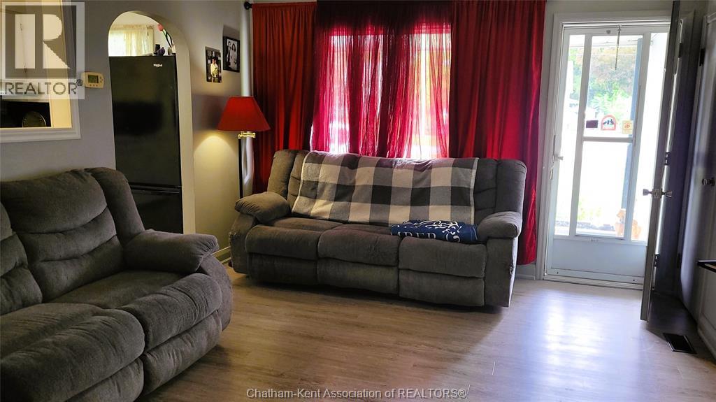 Photo 4 of 54 Dundas Street, Wallaceburg ON