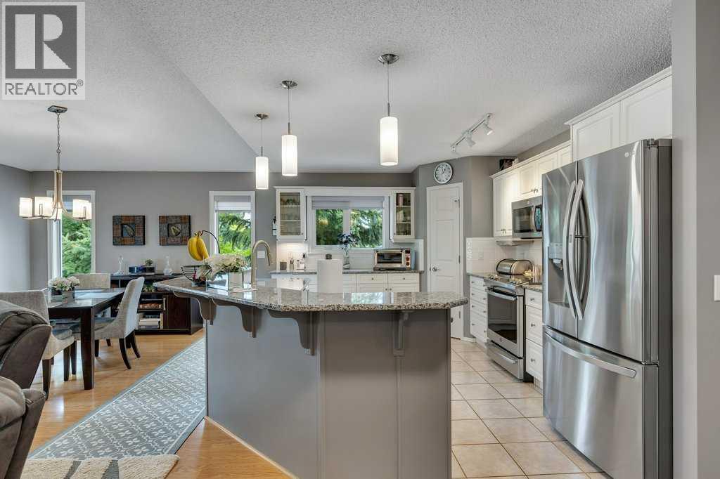 Photo 10 of 212 Valley Ridge Heights Nw, Calgary AB