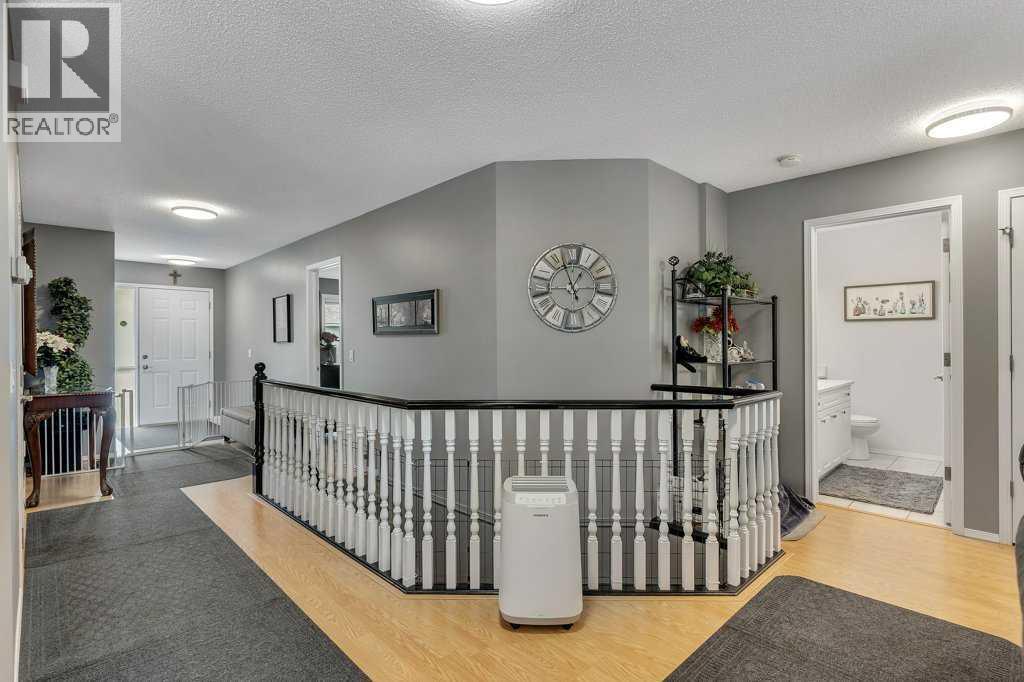 Photo 5 of 212 Valley Ridge Heights Nw, Calgary AB