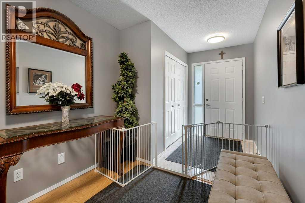 Photo 12 of 212 Valley Ridge Heights Nw, Calgary AB