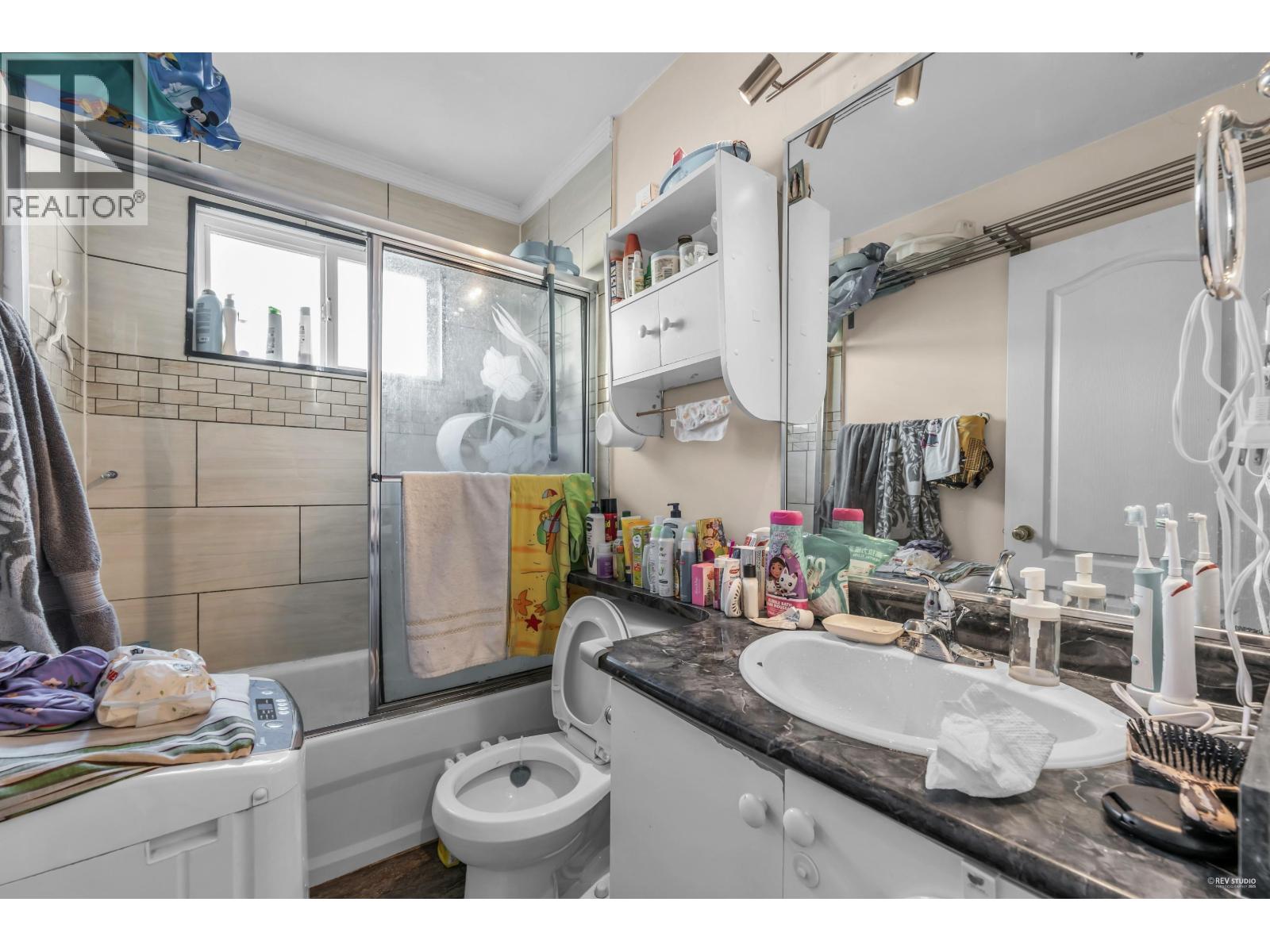 Photo 1 of 180 E 62nd Avenue, Vancouver BC