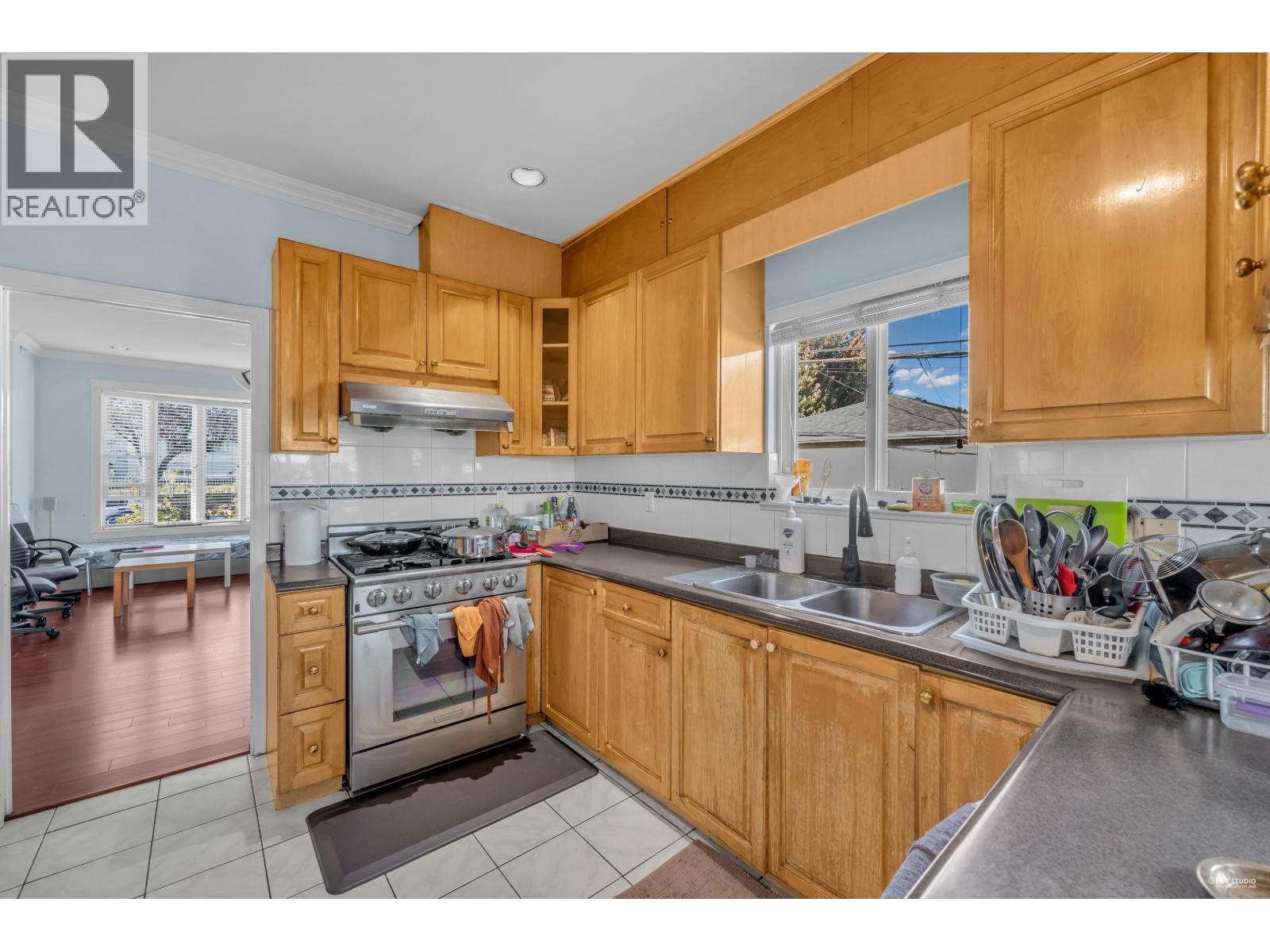 Photo 5 of 180 E 62nd Avenue, Vancouver BC