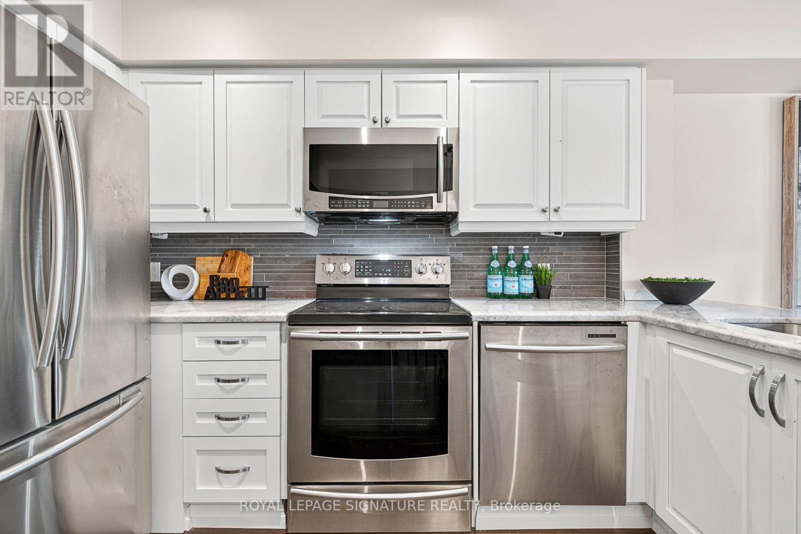 Photo 14 of 411 12 Sudbury Street, Toronto ON