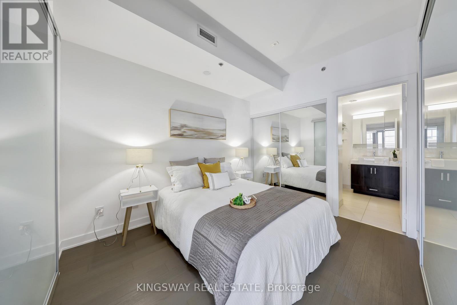 Photo 16 of 303 15 Beverley Street, Toronto ON