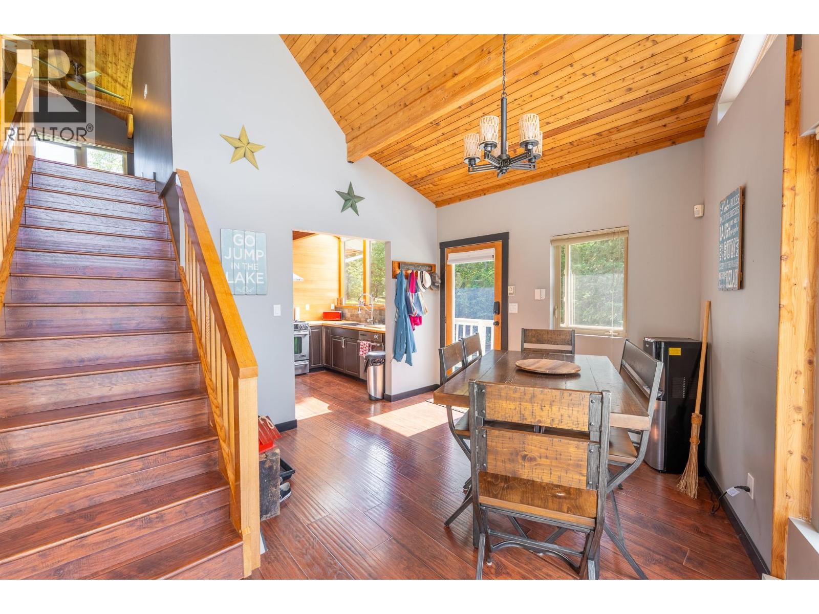 Photo 10 of 56040 S Somerset Drive, Cluculz Lake BC