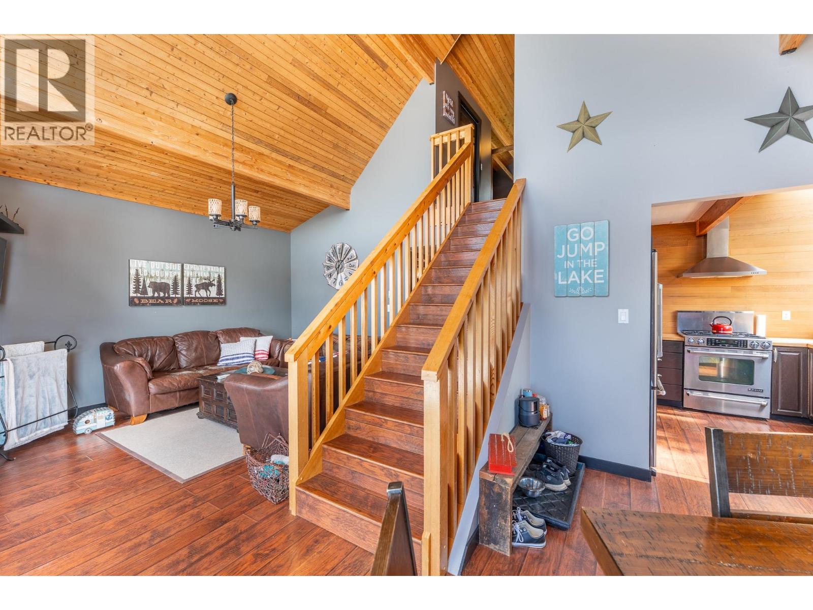 Photo 11 of 56040 S Somerset Drive, Cluculz Lake BC