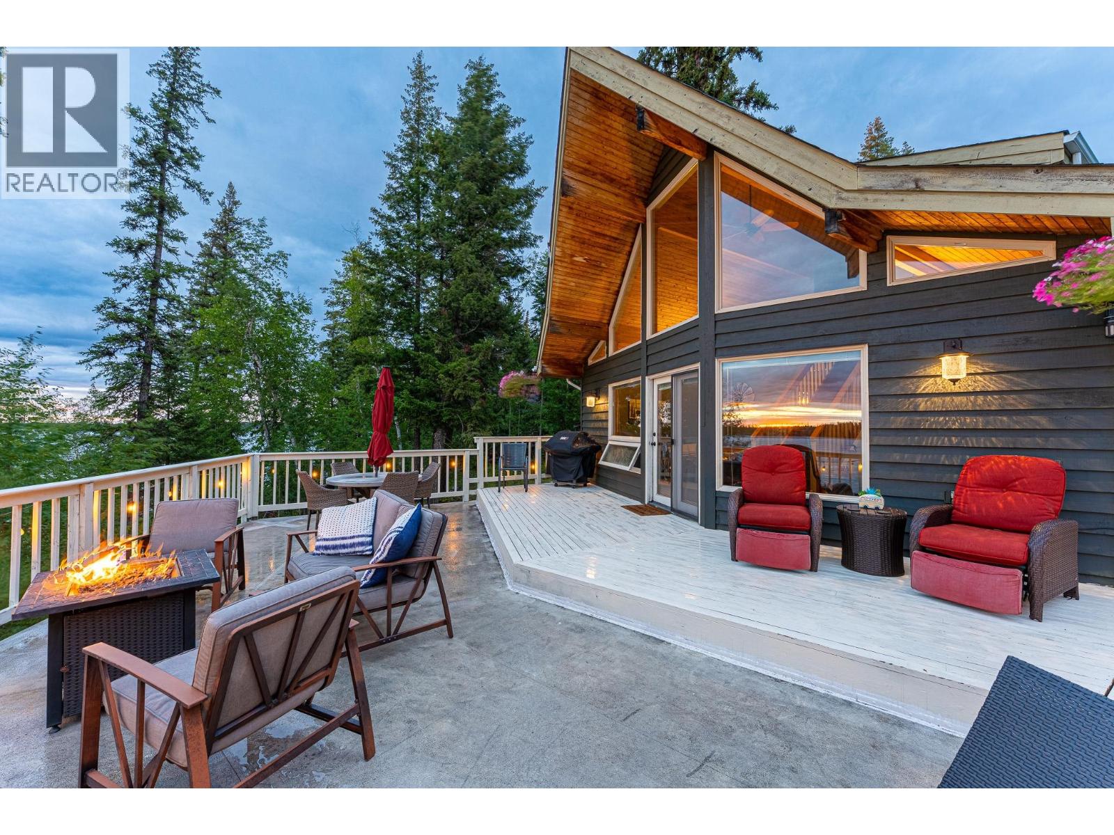 Photo 3 of 56040 S Somerset Drive, Cluculz Lake BC