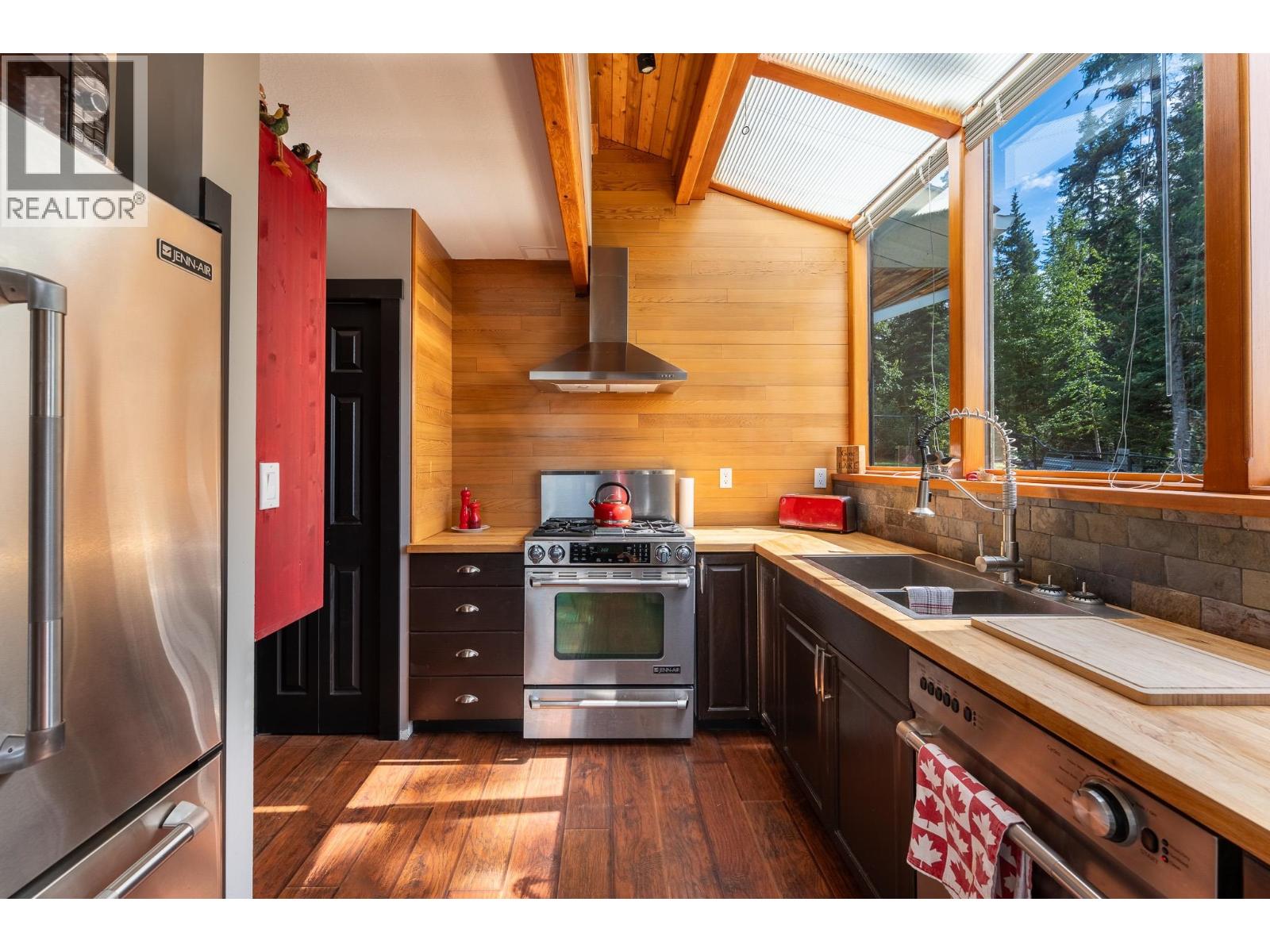 Photo 6 of 56040 S Somerset Drive, Cluculz Lake BC