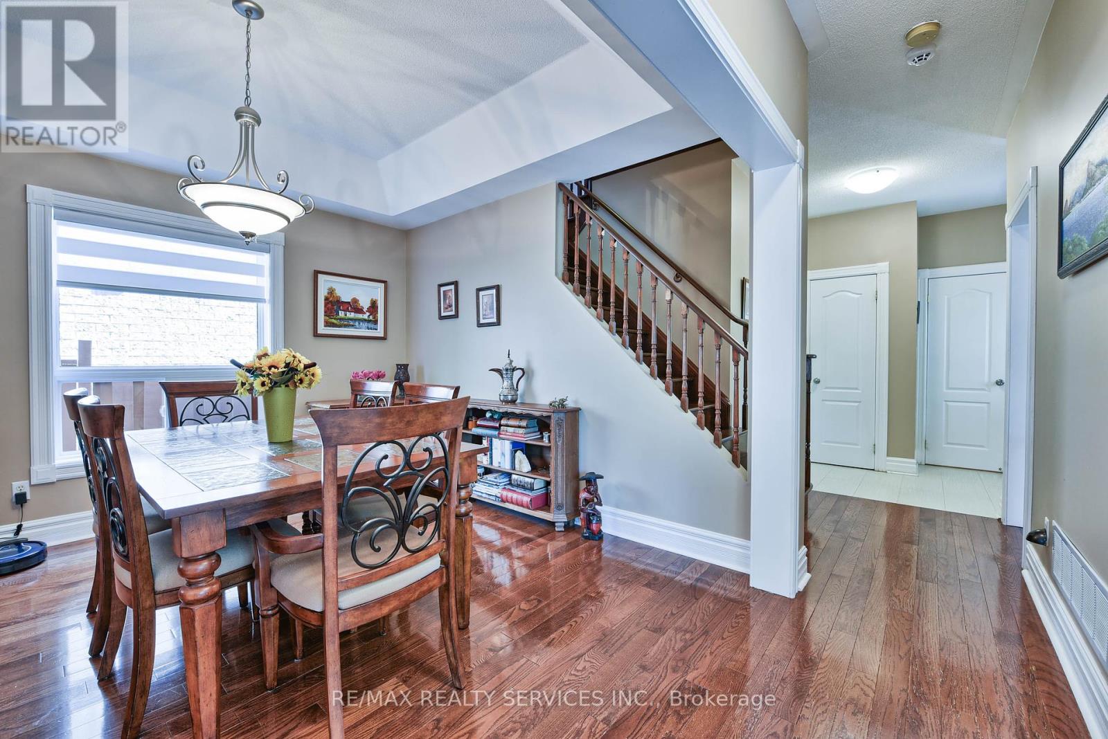 Photo 13 of 1 Daisy Court, Brampton ON