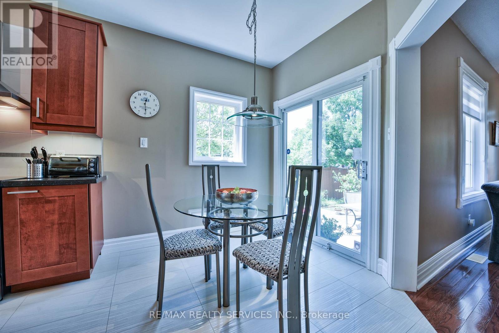 Photo 14 of 1 Daisy Court, Brampton ON