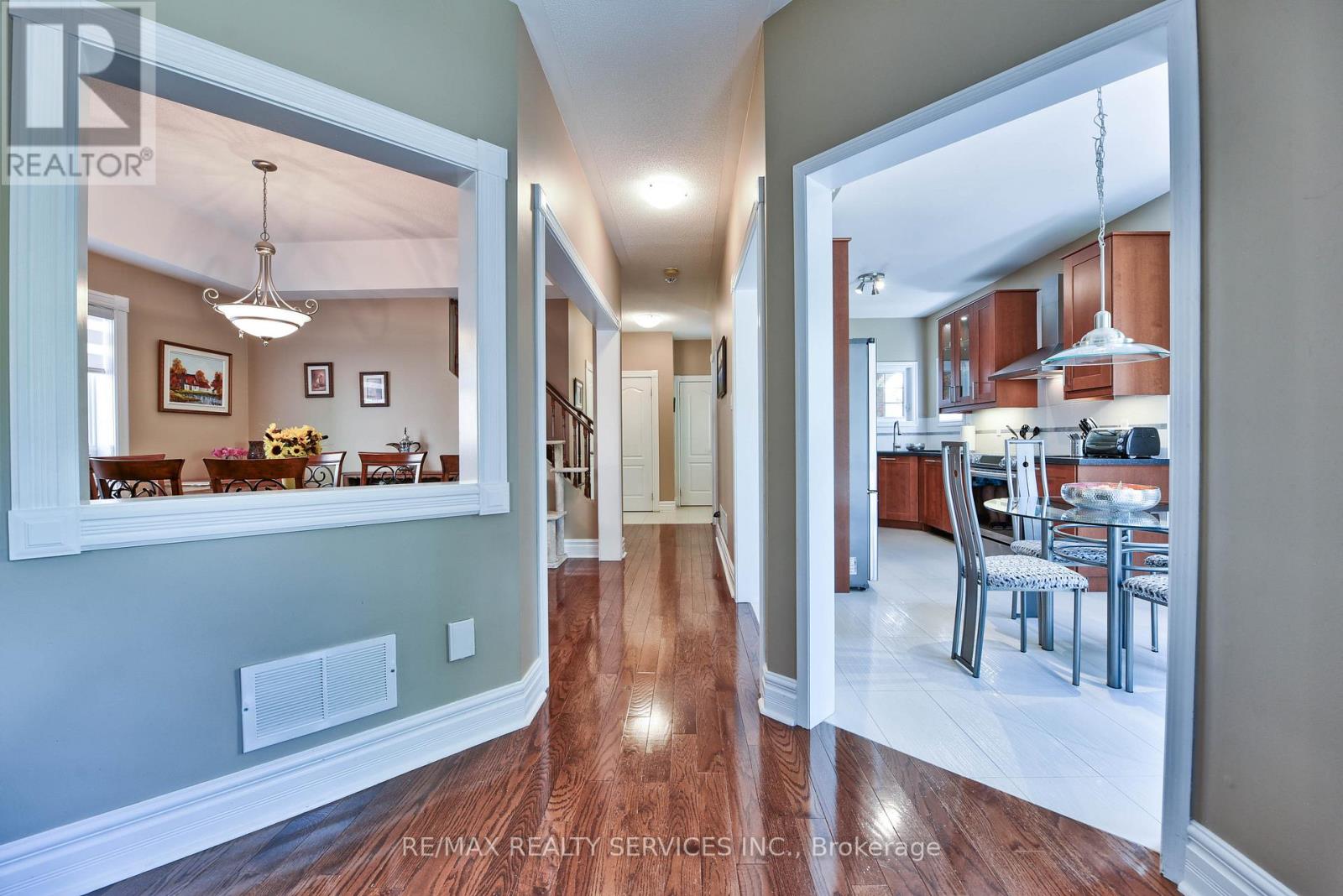 Photo 11 of 1 Daisy Court, Brampton ON