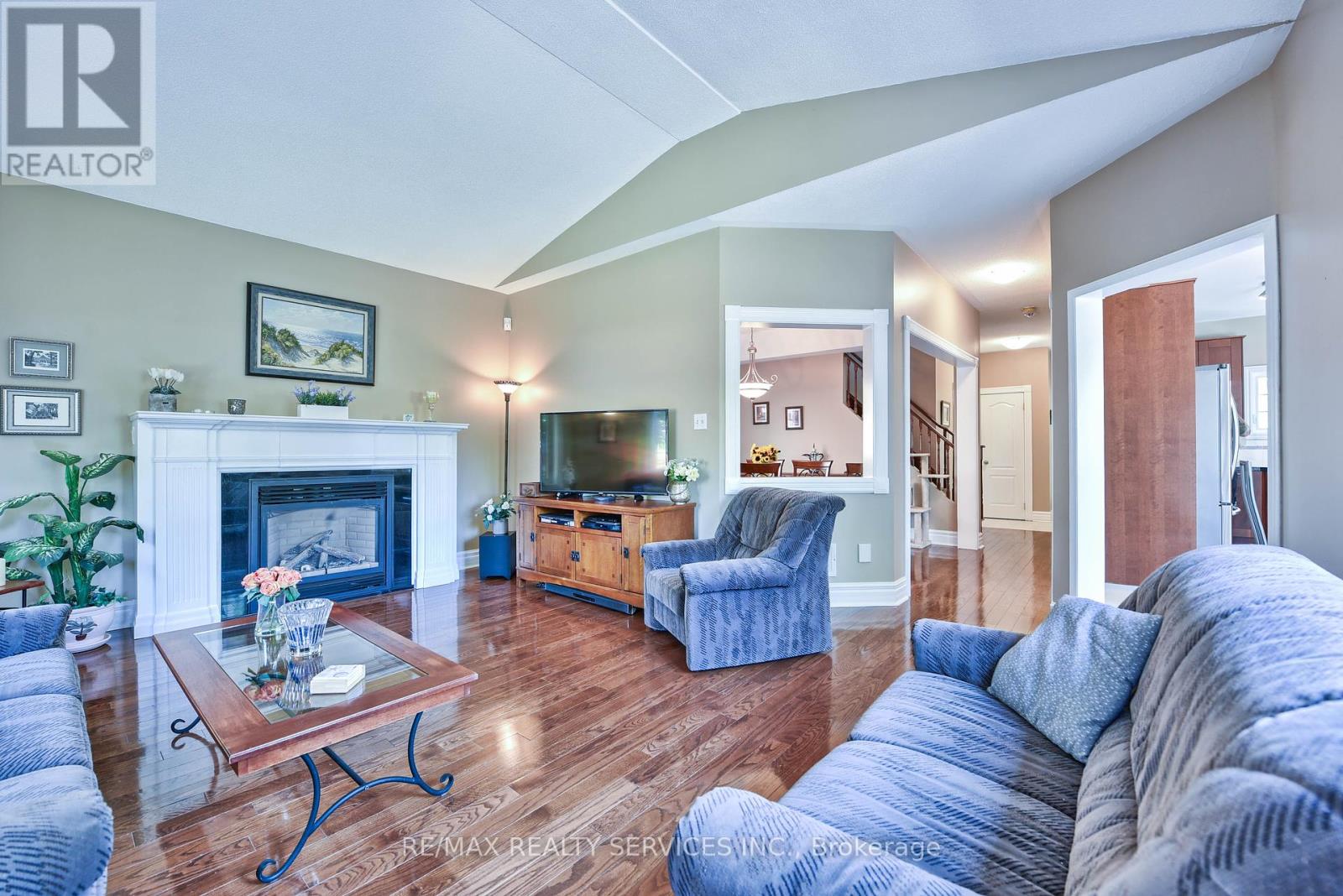Photo 17 of 1 Daisy Court, Brampton ON