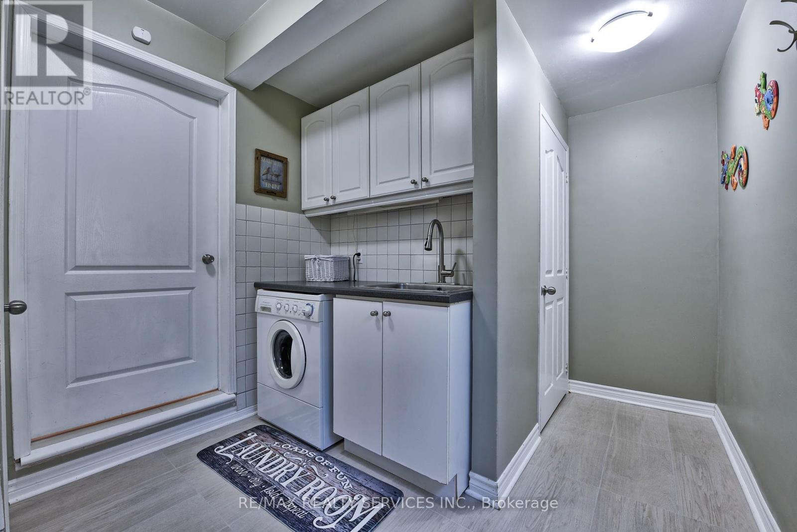 Photo 20 of 1 Daisy Court, Brampton ON