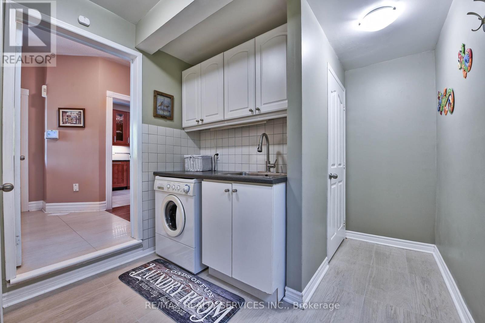 Photo 19 of 1 Daisy Court, Brampton ON