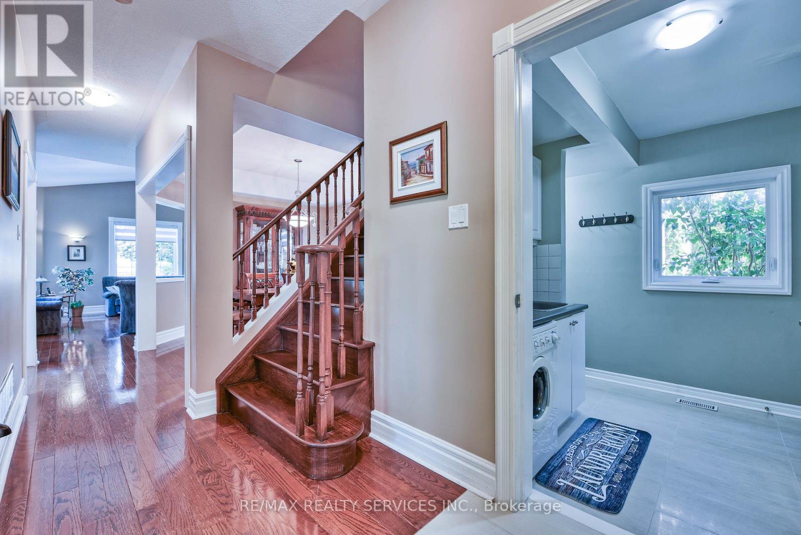 Photo 10 of 1 Daisy Court, Brampton ON