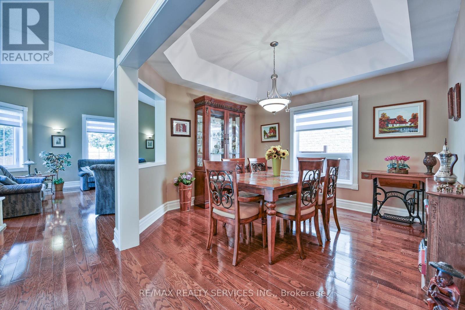 Photo 12 of 1 Daisy Court, Brampton ON