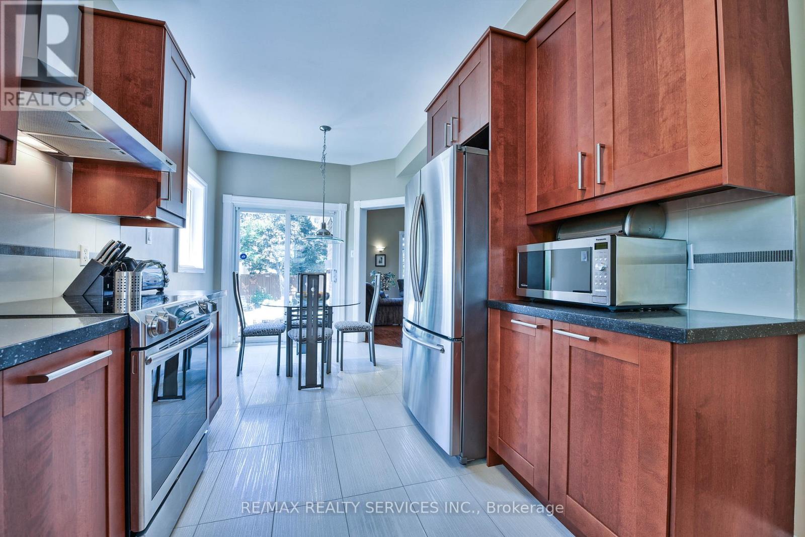 Photo 16 of 1 Daisy Court, Brampton ON