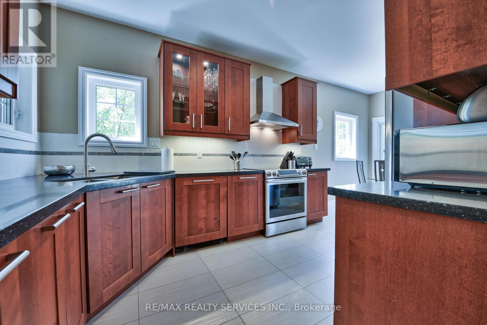 Photo 15 of 1 Daisy Court, Brampton ON
