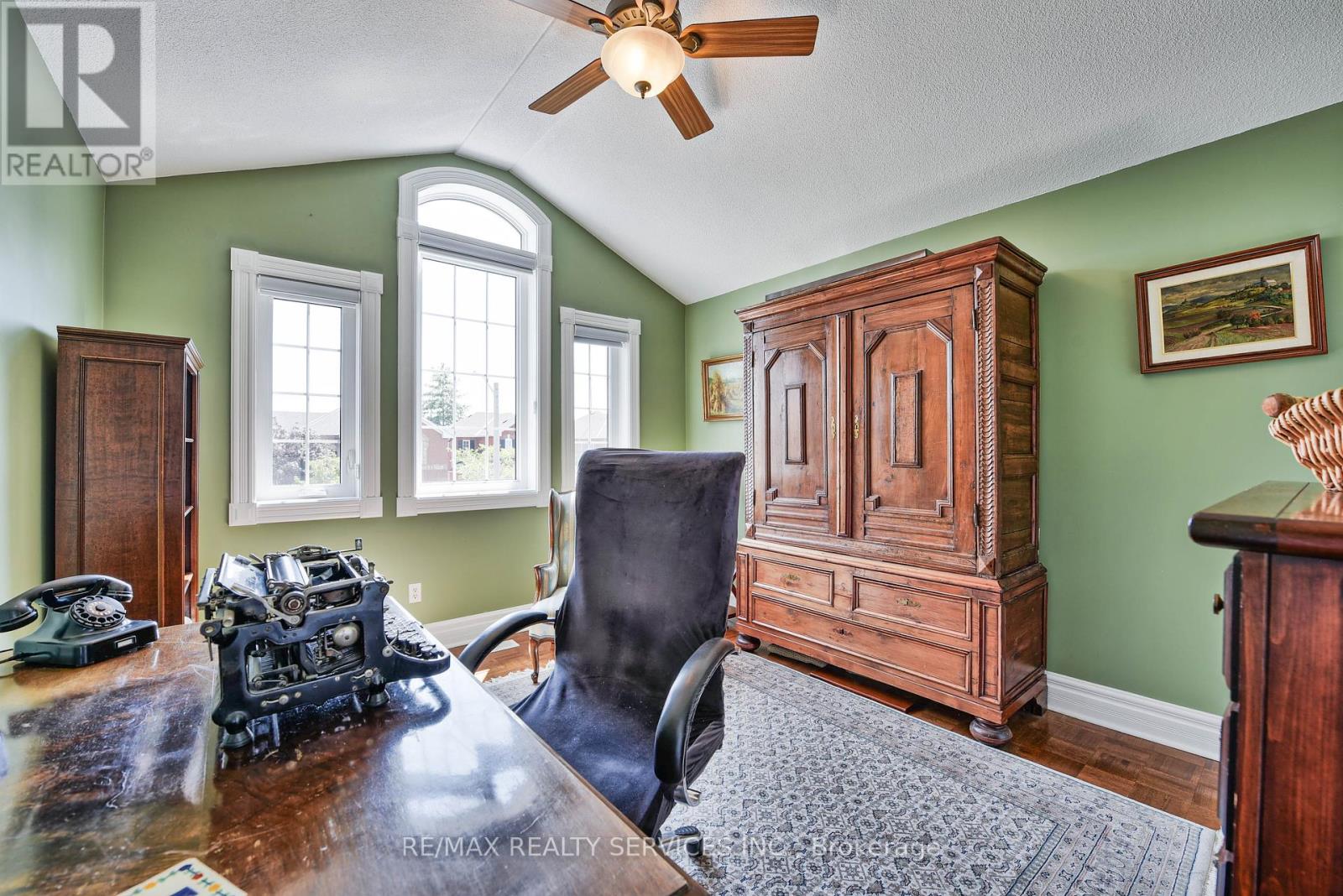Photo 29 of 1 Daisy Court, Brampton ON