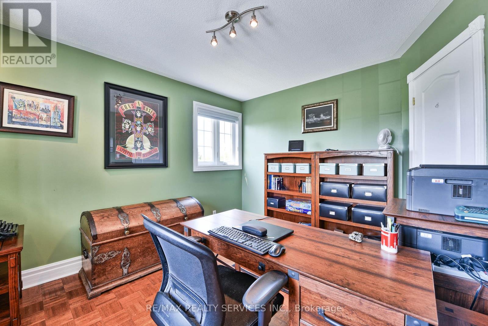 Photo 30 of 1 Daisy Court, Brampton ON